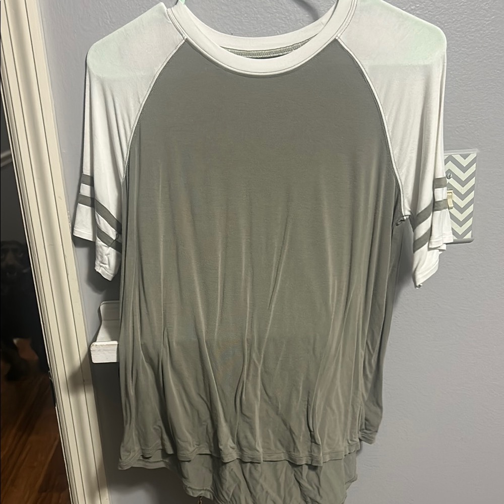 American Eagle Outfitters Green Raglan Short Sleeve Tee